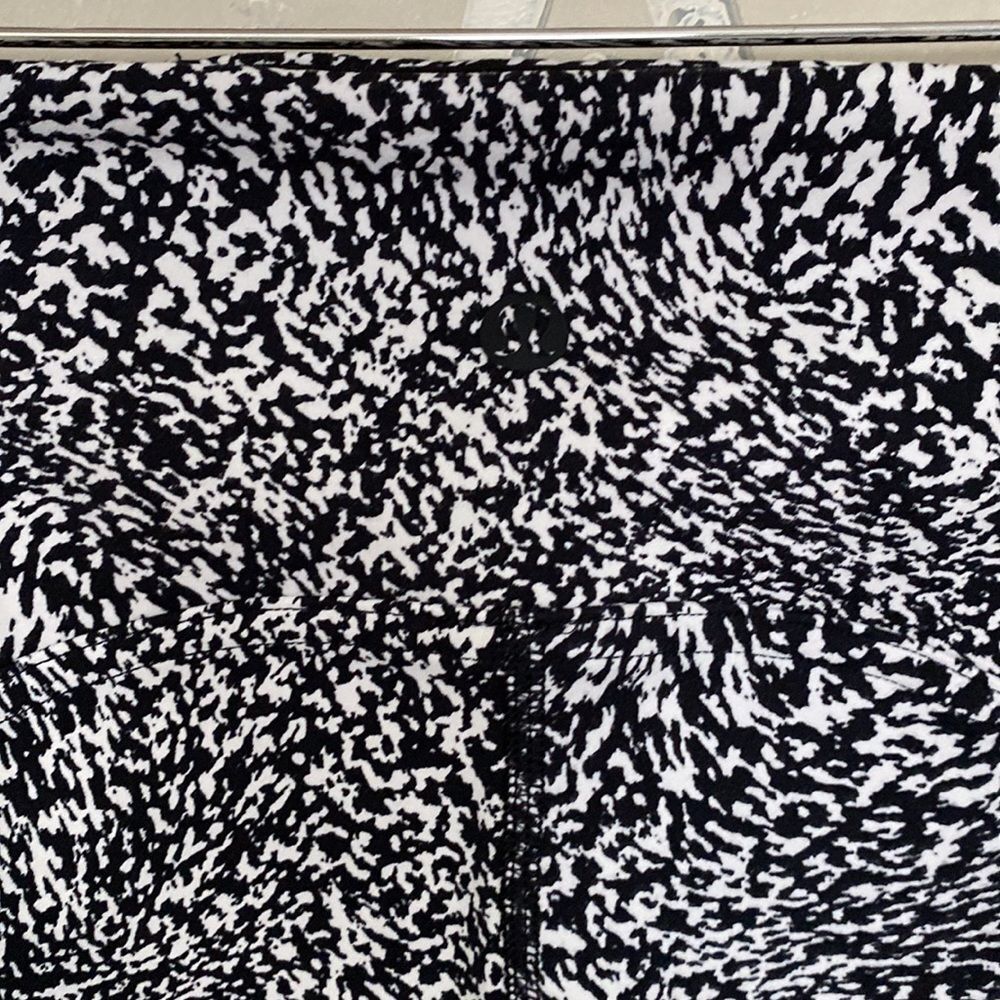 lululemon athletica Black and White Patterned Leggings - Picture 8 of 9
